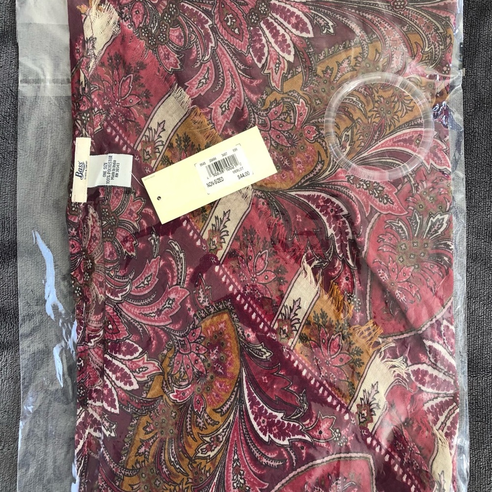 GH Bass & Company Women’s Scarf